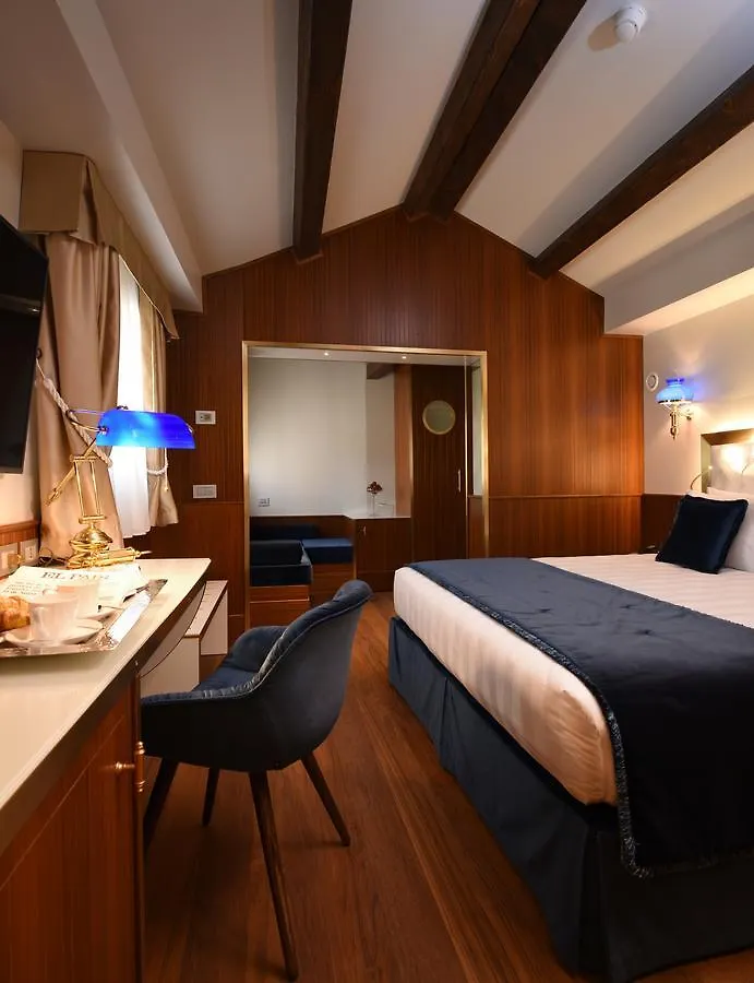 Santa Croce Boutique Hotel Venedik 4*,